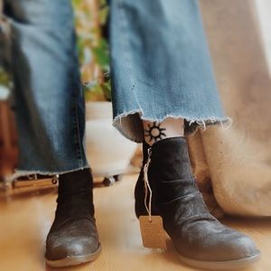 Born Black Distressed Suede Booties Slouchy Ankle Boots NWT 9